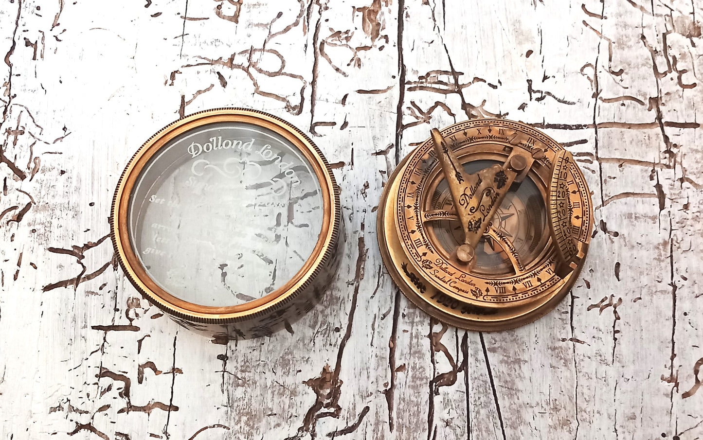 Vintage Retro-Kompass mit Sonnenuhr und Kalender in Lederbox