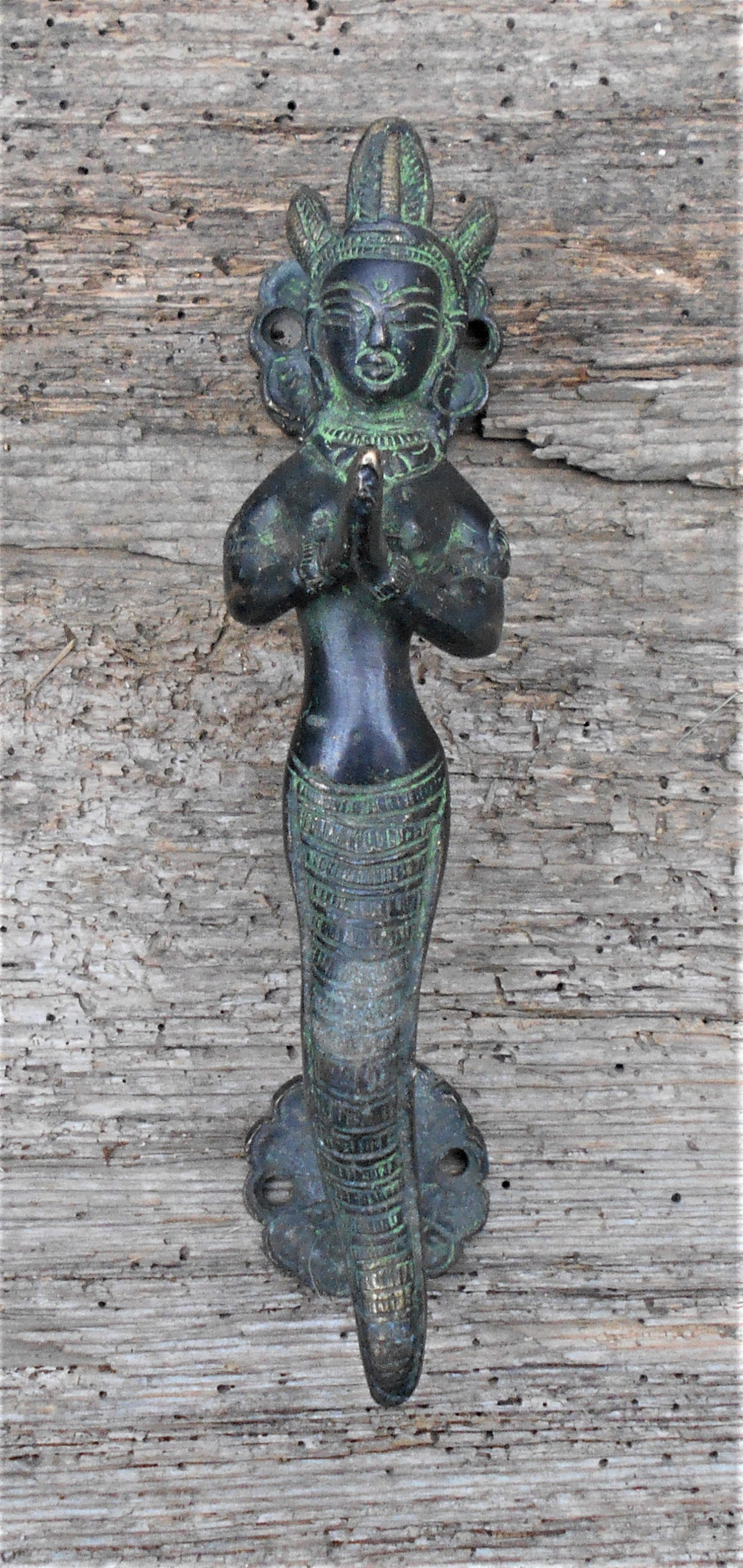 Messinggriff, Schubladengriff, Möbelgriff, Frau betend