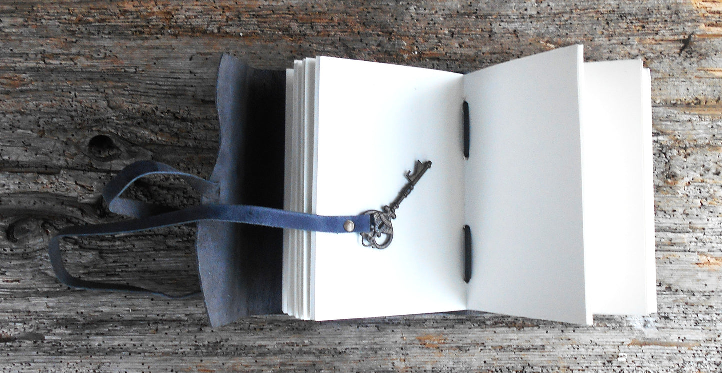 Leder-Notizbuch, handgearbeitet, Tagebuch, Vintage Notizbuch, handgeschöpftes Papier, Schlüssel
