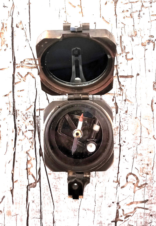 Nostalgischer Peil-Spiegel-Kompass